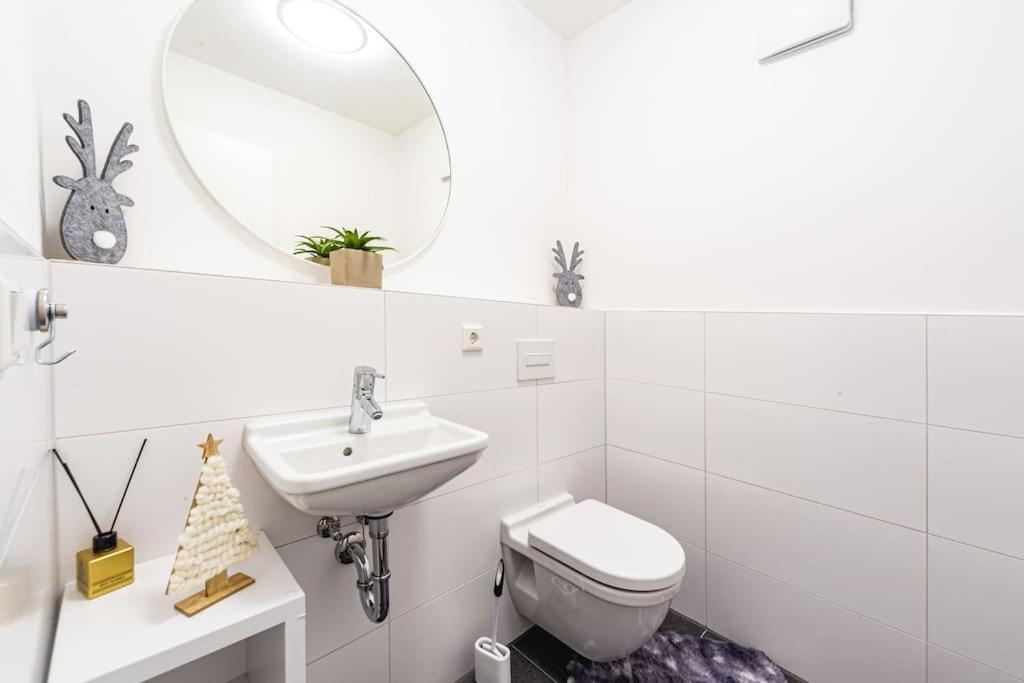 A&V Apartments Wunderschoene Penthouse Wohnung Moers Exterior photo