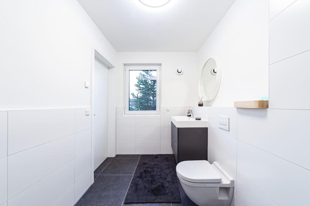 A&V Apartments Wunderschoene Penthouse Wohnung Moers Exterior photo
